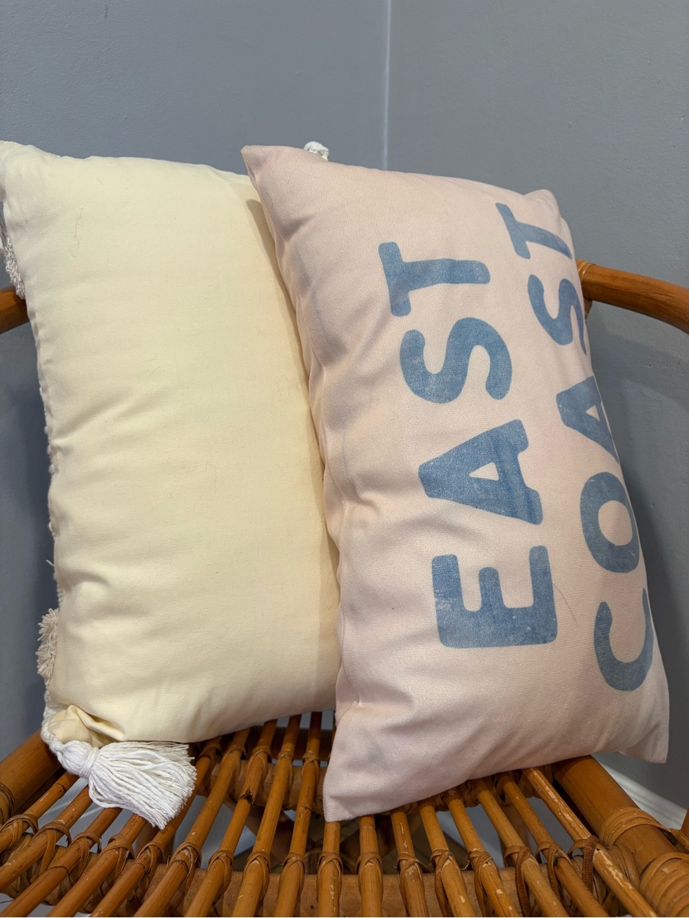 Throw pillows - Picture 3 of 3